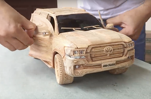 Видео: как из пяти досок сделать модель Toyota Land Cruiser 200