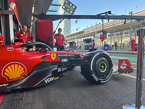 На обеих машинах Ferrari заменены двигатели