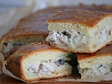 Простой пирог со скумбрией и луком: рецепт от бабушки