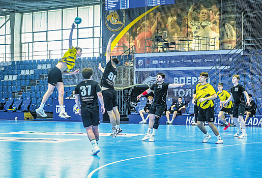 Девушки взяли золото: в Тольятти проходит второй подряд финал первенства страны по гандболу