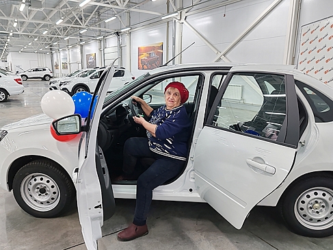 Новенькие автомобили получили куряне, пострадавшие на производстве