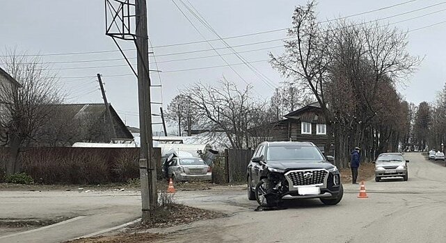 В Яранске водитель за рулём «Шевроле» снёс забор