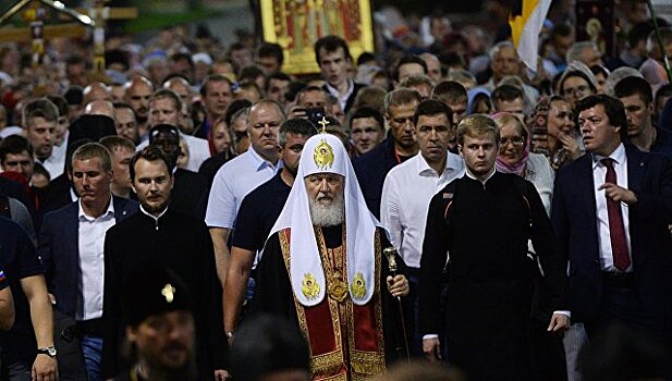 Патриарх Кирилл пришел в Ганину Яму во главе стотысячного крестного хода