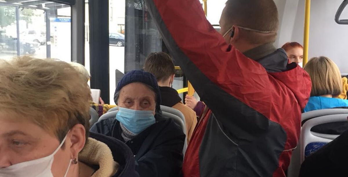 За один день в Ростове из автобусов высадили 56 пассажиров без масок