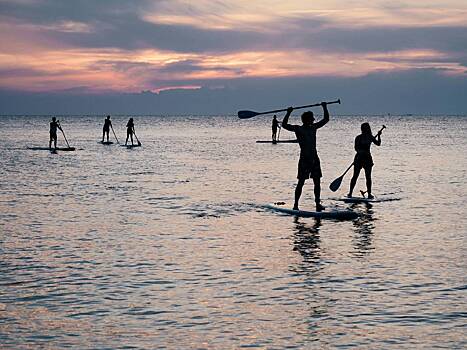 Подростки хотели отдохнуть, но провели 16 часов в открытом море