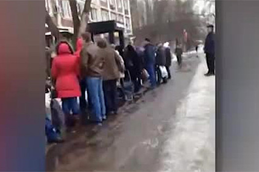 В Москве выстроилась очередь за красной икрой