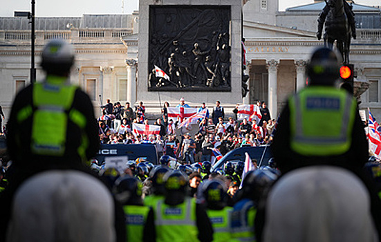 Маск назвал Британию полицейским государством