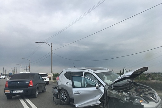 На плотине Волжской ГЭС после страшной аварии от машин осталась груда железа