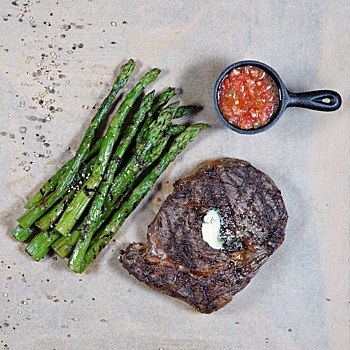 Мясная прожарка: 10 самых сочных стейков, которые готовят в ресторанах Екатеринбурга