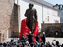 Памятник Карлу Марксу в Трире шокировал некоторых немцев