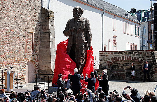 Памятник Карлу Марксу в Трире шокировал некоторых немцев