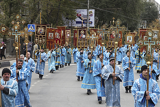 В Саратове тысяча людей приняла участие в крёстном ходе в честь Казанской Божией матери