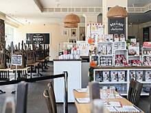 «Не поверил своим ушам». Путешественник описал зарплаты официантов в Канаде