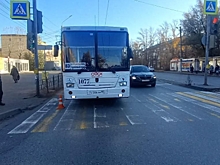 В Омске автобус сбил бабушку с ребенком на пешеходном переходе