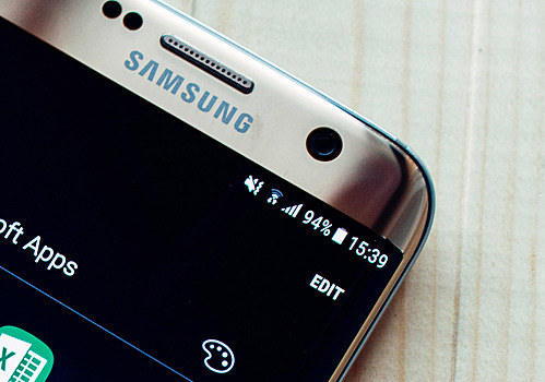 Samsung Electronics представил складной смартфон