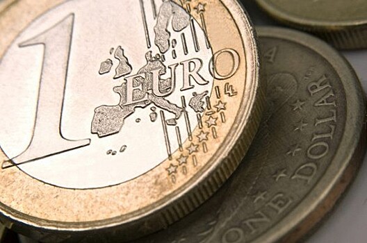 ЦБ резко опустил курс евро