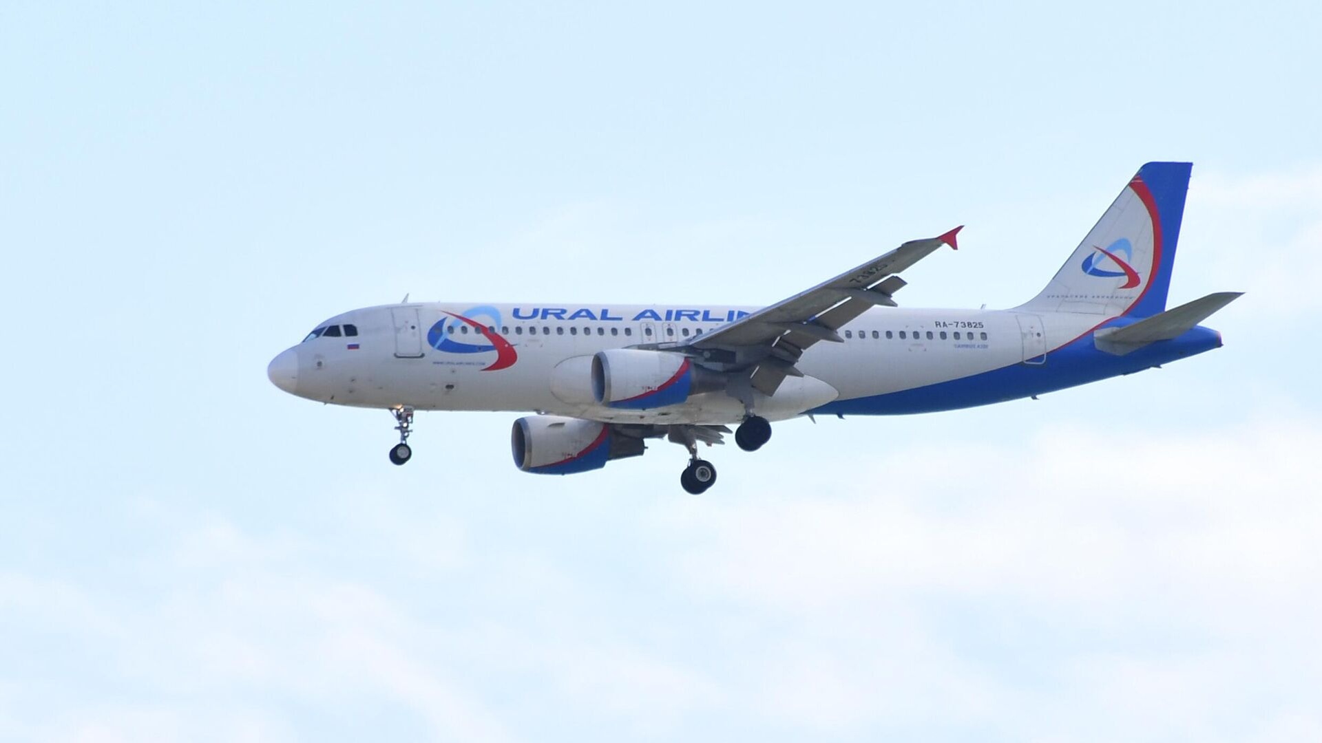 Российский лайнер экстренно сел в Нижневартовске: умерла пассажирка