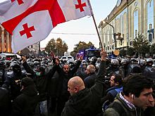 Грузинская оппозиция после разгона вернулась в центр Тбилиси