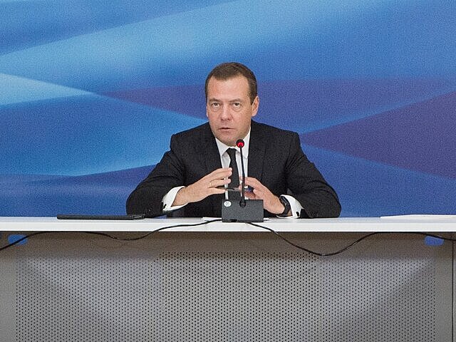 Медведев призвал обратить внимание на проблему внутренней миграции в РФ