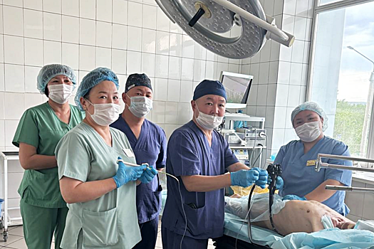 Врачи извлекли из желудка пациента монету и 27 зажигалок