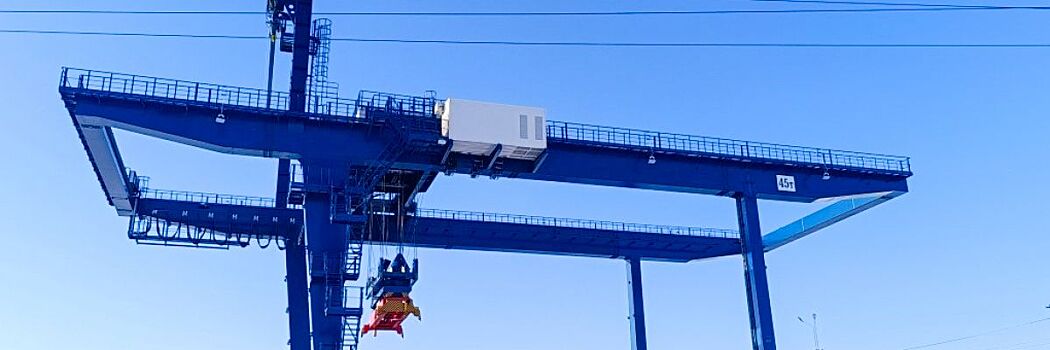 «ТрансКонтейнер» в ходе реконструкции терминала в Омске установил новый кран