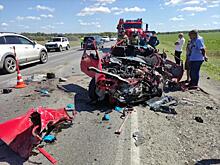 Под Тюменью трубовоз протаранил легковушку