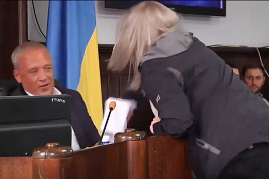 На Украине женщина напала на мэра города