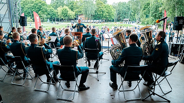 Военный оркестр 147-й автобазы МО РФ выступил с концертом в парке «Кузьминки» в Москве