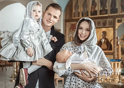 «Такая нежность»: Тарасов и Костенко крестили младшую дочь и поделились семейными кадрами