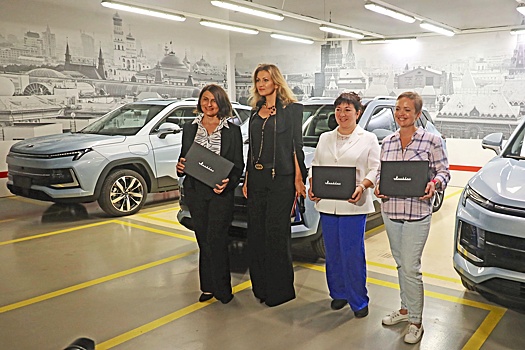 В Москве лучшие медсестры получили в подарок автомобили