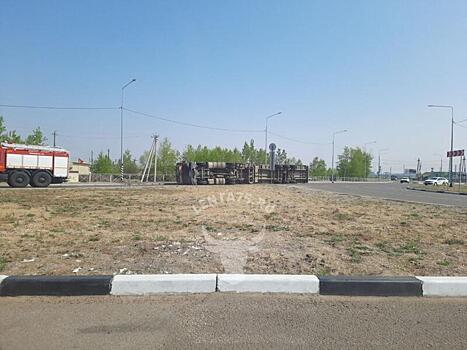 Большегруз опрокинулся на Угданском кольце