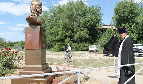 В Колобовке открыт памятник Александру Невскому