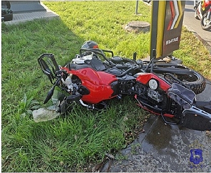 В Самаре иномарка "подрезала" мотоциклиста