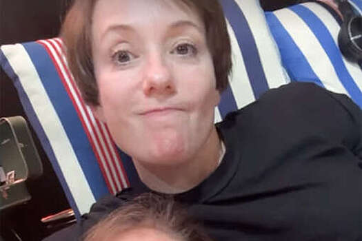 Актриса Хаматова сымитировала попытку придушить Машкову под песню Noize MC