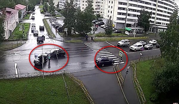 В Петрозаводске случилось сразу два происшествия на одном перекрестке