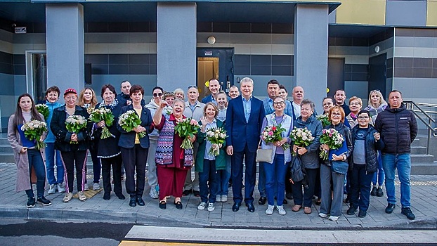 Глава Одинцовского округа вручил ключи от новых квартир семьям из ветхого жилья