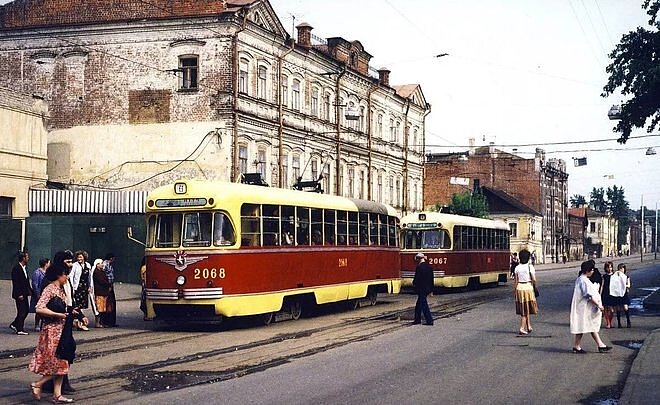 "Новый 1992-й": война за нацмузеи, последние дни таксофонов и "экспроприация наследства большевиков"