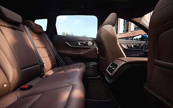 От 1,7 млн рублей: в России возобновили продажи Toyota Corolla