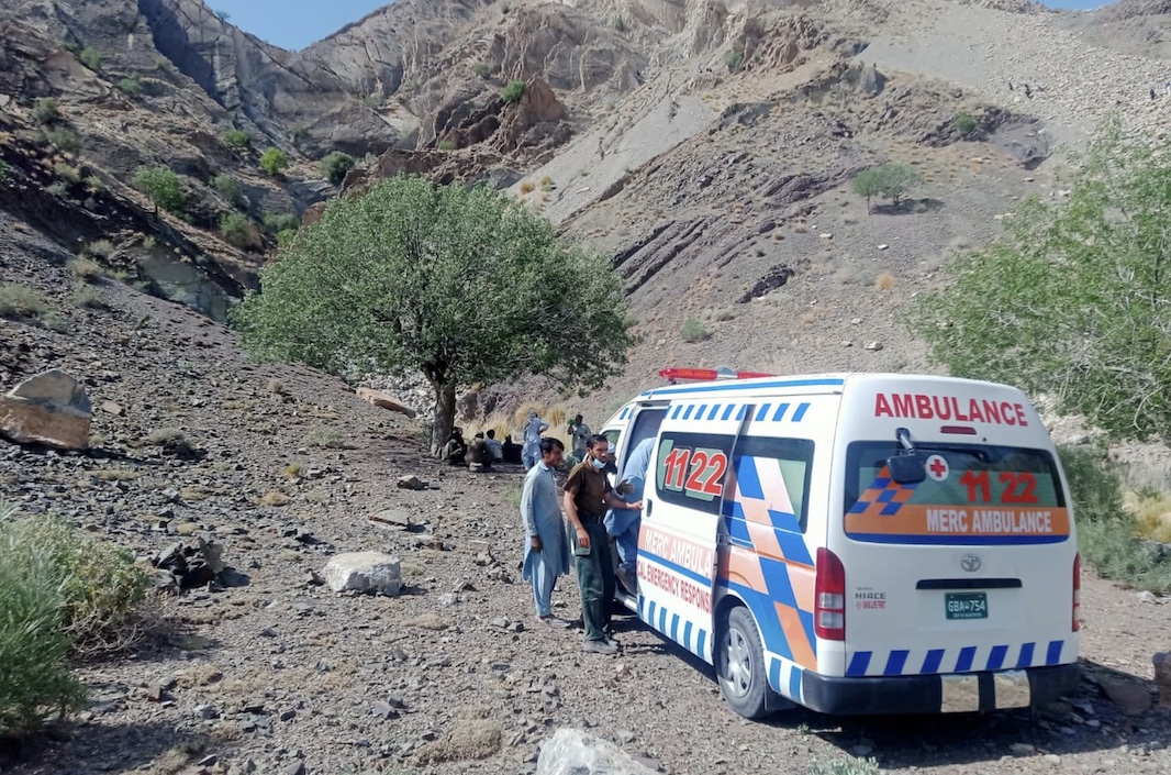 На севере Пакистана погибли не менее 20 человек при аварии с автобусом
