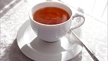 Почему не стоит пить крепкий чай в жару