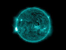 На Солнце произошли две сильные вспышки