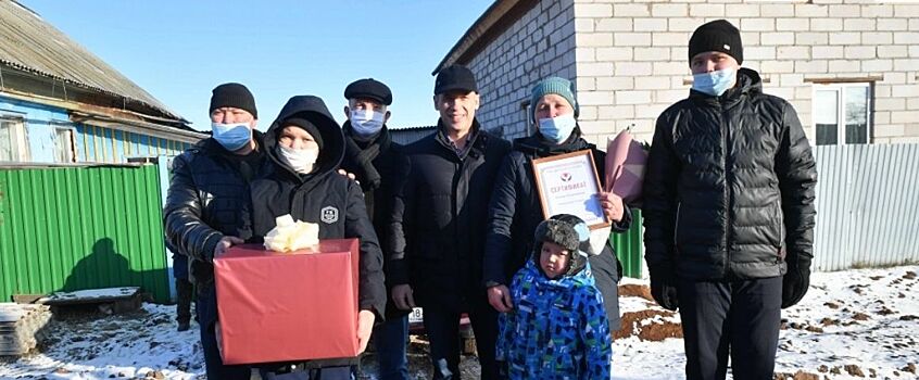 Глава Удмуртии встретился с многодетной семьей из Малопургинского района