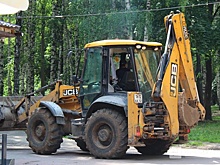 В Казани трактор завалился на бок и придавил рабочего