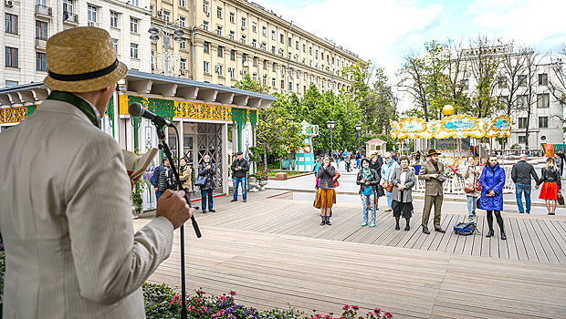Экскурсии по Арбату и архитектурные скетчи: лучшие события первых дней фестиваля «Москва-870»