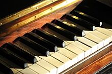 В новосибирских школах искусств появились новые пианино