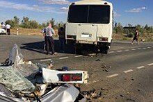 На трассе Орск-Гай столкнулись Hyundai Accent и автобус: есть пострадавший