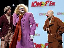 Встречайте веселую пятницу: юмор и песни в режиме нон-стоп