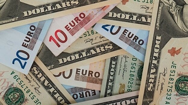 Официальный курс доллара на вторник снизился до 62,26 рубля