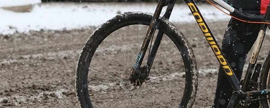 В Петербурге пьяный велосипедист сломал нос автомобилистке из-за замечания