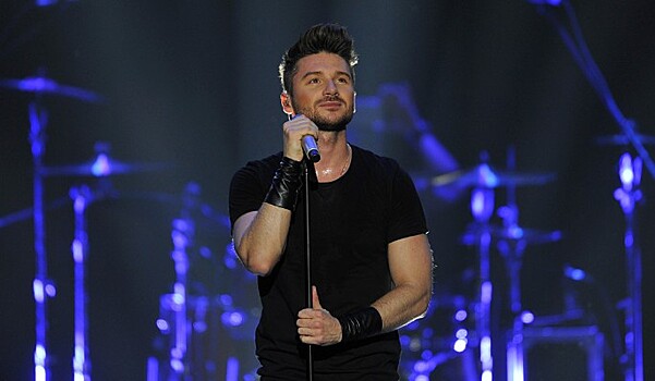 Лазарев показал новое фото с сыном